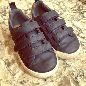Old navy size 7 navy leather gym shoes